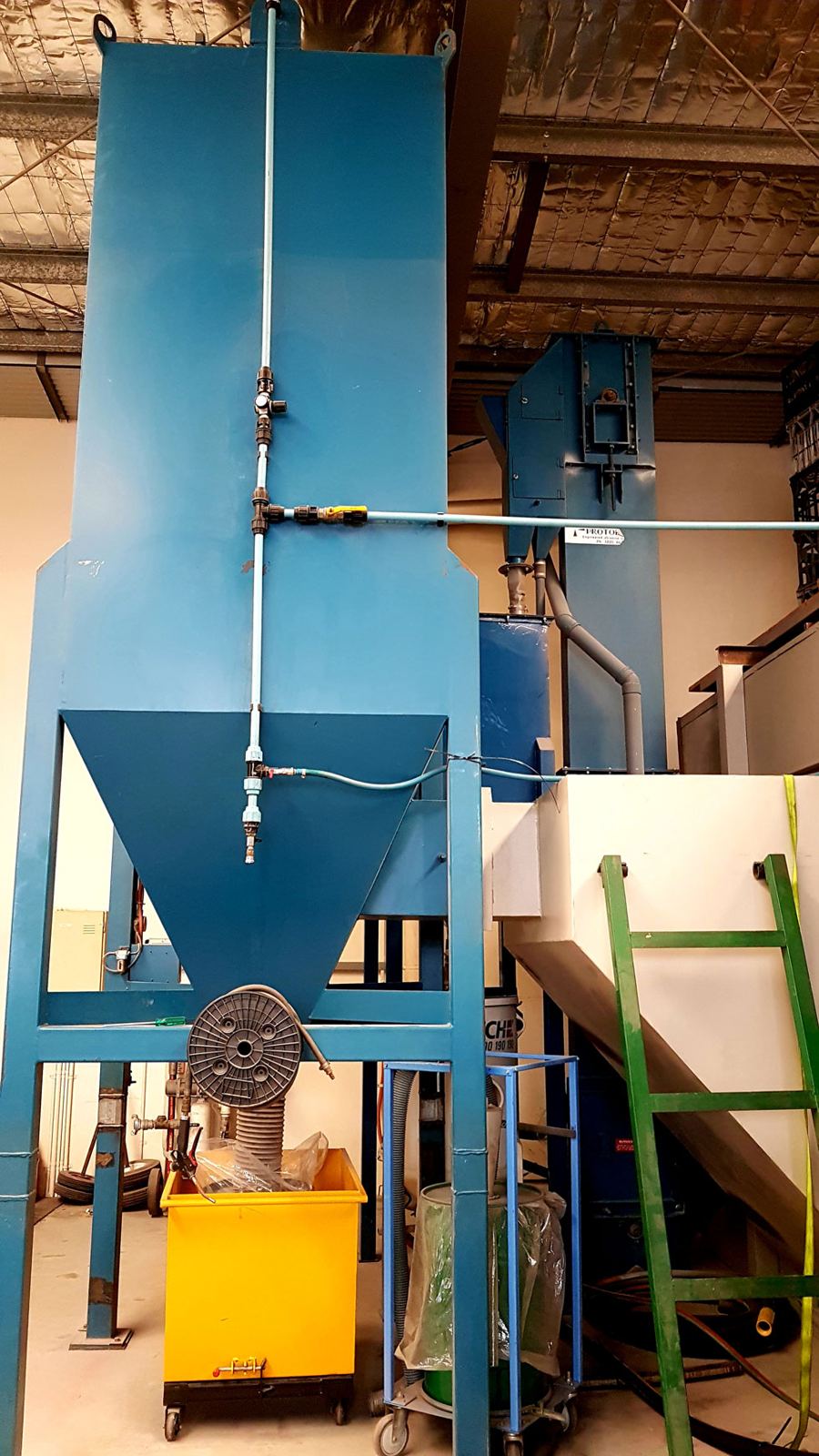 Sandblasting equipment